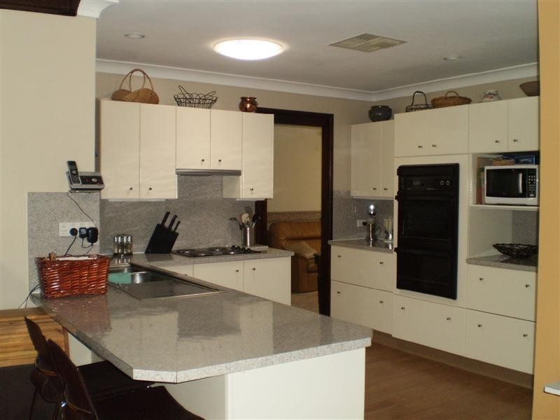 8 Appian Way, Cowra NSW 2794