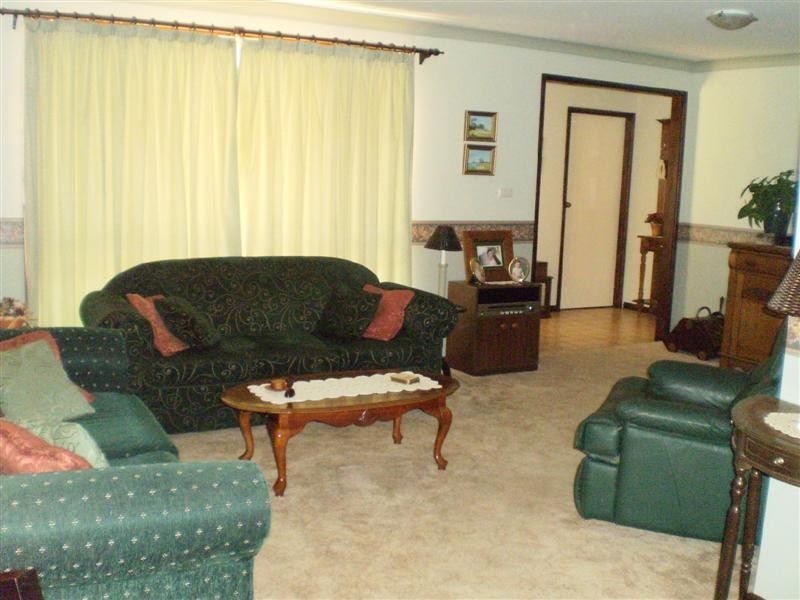 8 Appian Way, Cowra NSW 2794