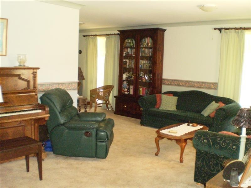 8 Appian Way, Cowra NSW 2794