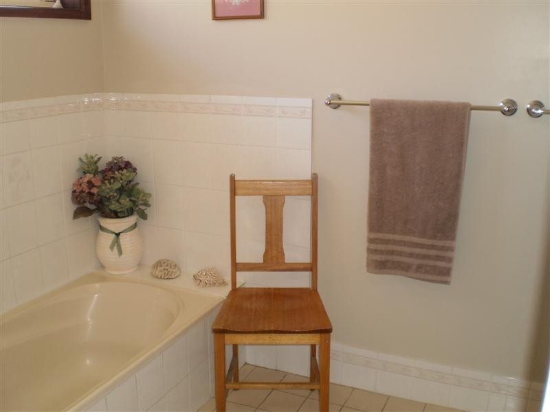 8 Appian Way, Cowra NSW 2794