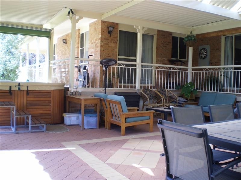 8 Appian Way, Cowra NSW 2794