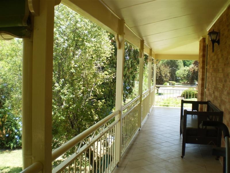 8 Appian Way, Cowra NSW 2794