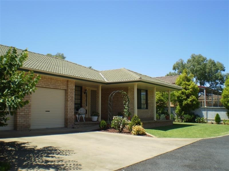 14B Echuca Place, Cowra NSW 2794