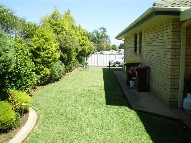 14B Echuca Place, Cowra NSW 2794