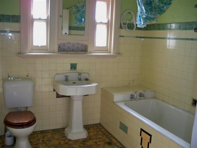 15 CARLETON Street, Cowra NSW 2794