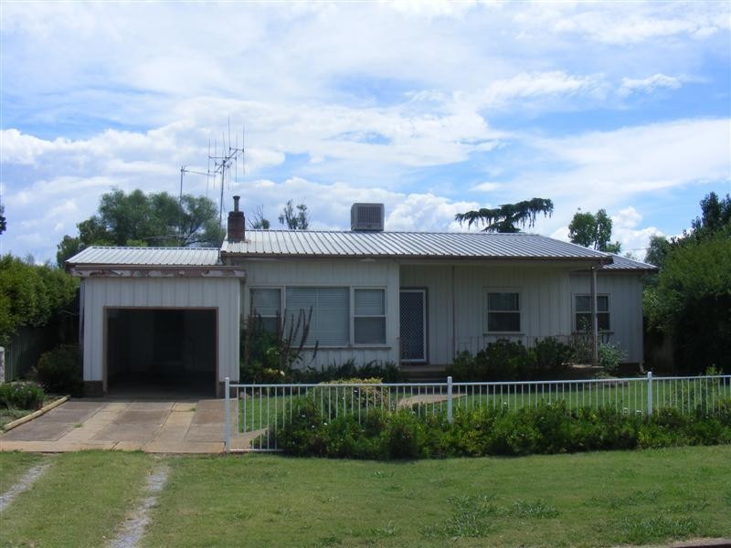 31 Forbes Street, Gooloogong NSW 2805