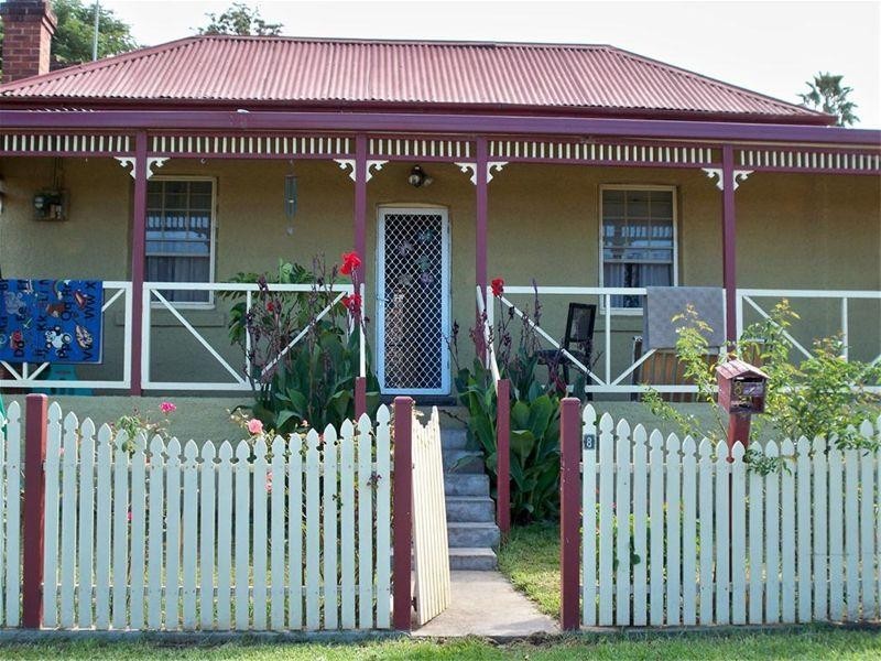 8 Liverpool Street, Cowra NSW 2794