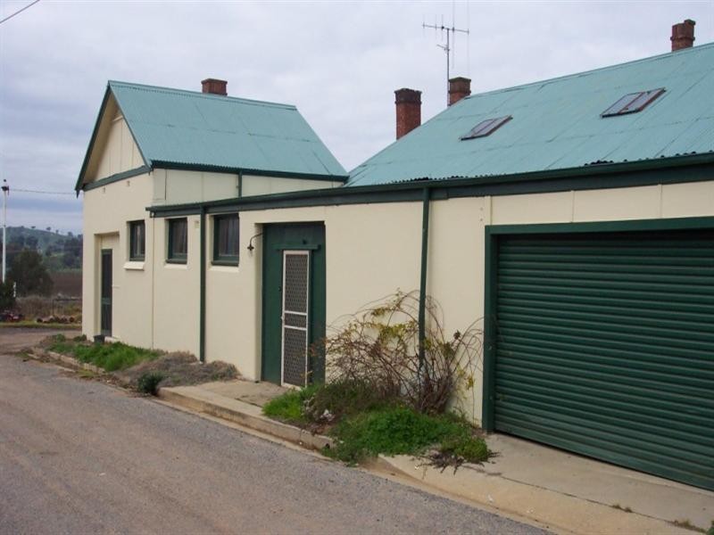 1 RAILWAY Lane, Cowra NSW 2794
