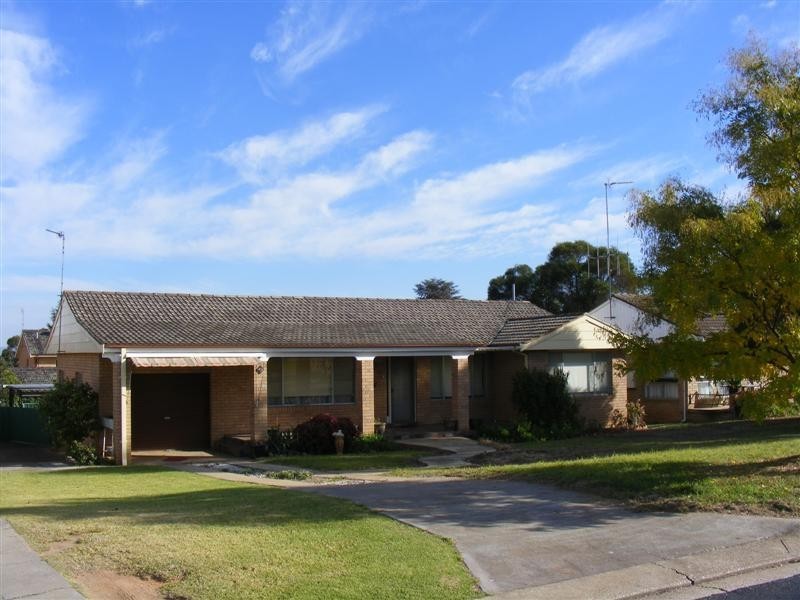 38 Kibbler Street, Cowra NSW 2794
