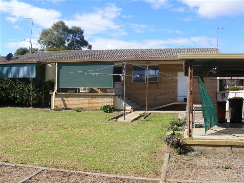 38 Kibbler Street, Cowra NSW 2794