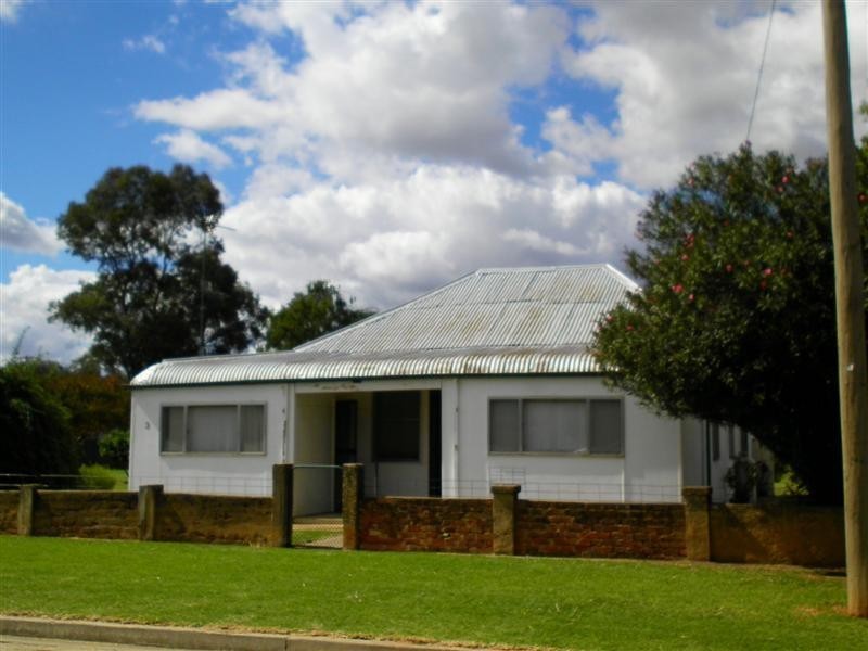 3 Cooyal Street, Cowra NSW 2794