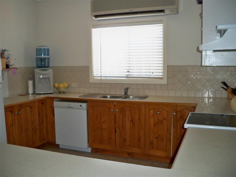 8 Railway Lane, Cowra NSW 2794