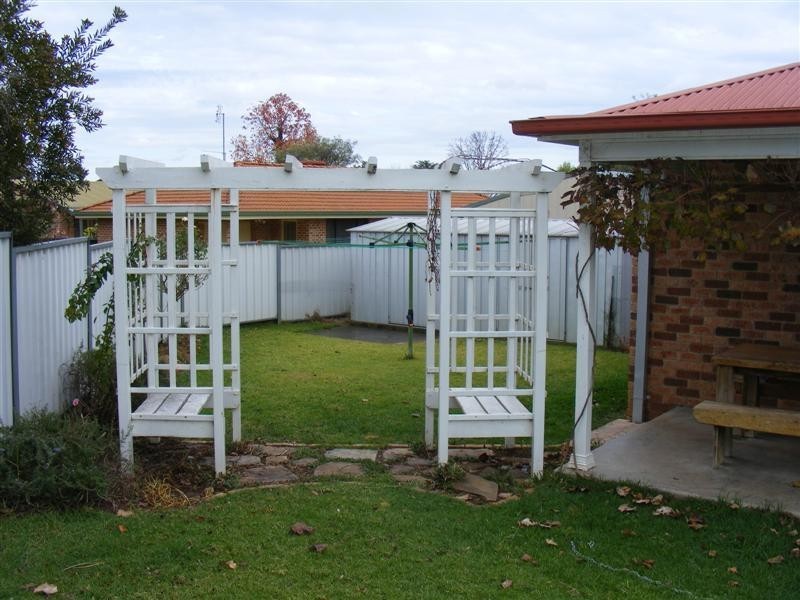 11 Nambucca Circuit, Cowra NSW 2794