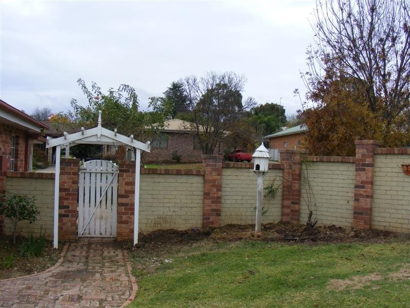 11 Nambucca Circuit, Cowra NSW 2794
