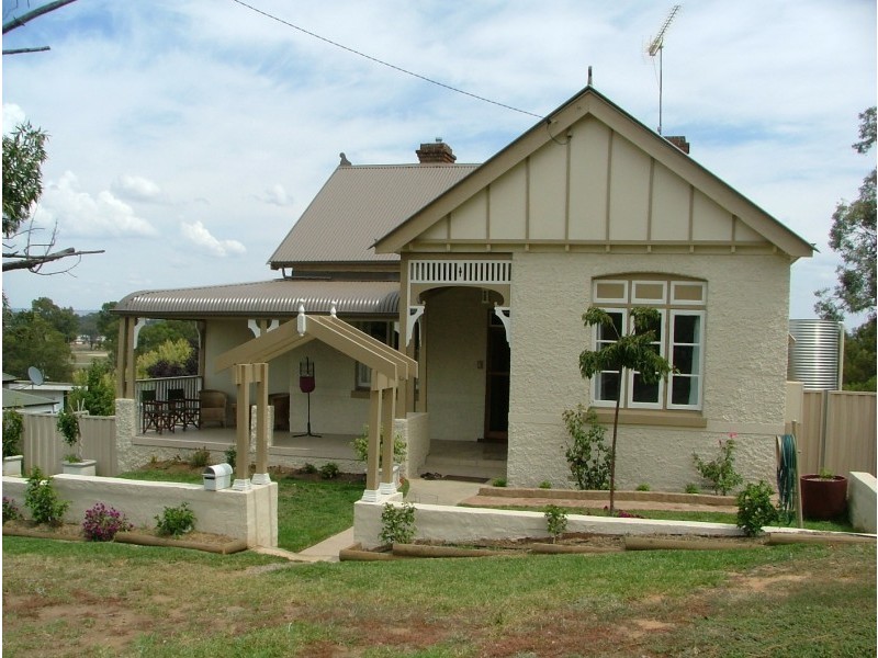 8 Smith Street, Cowra NSW 2794