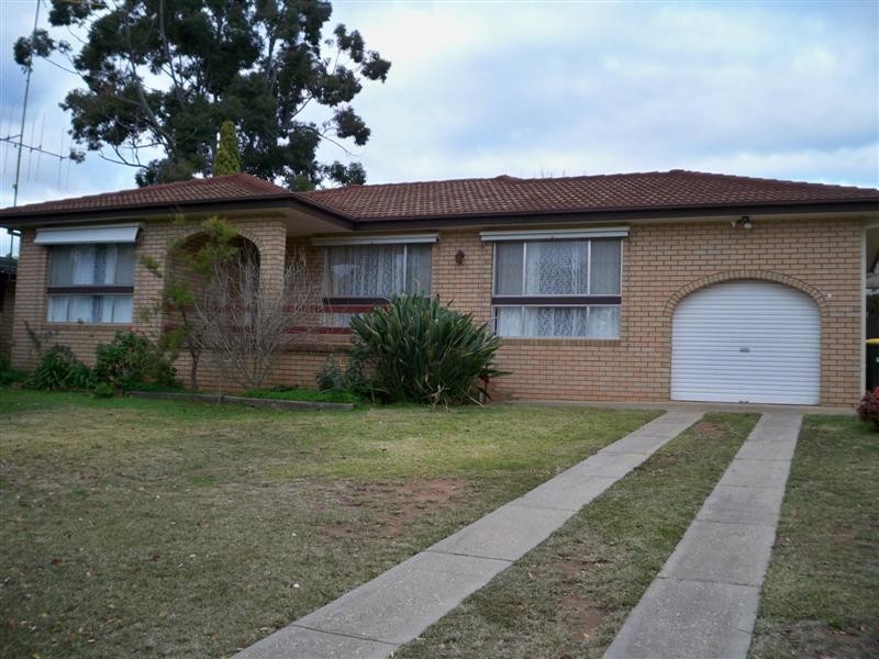 37 Hanna Street, Cowra NSW 2794