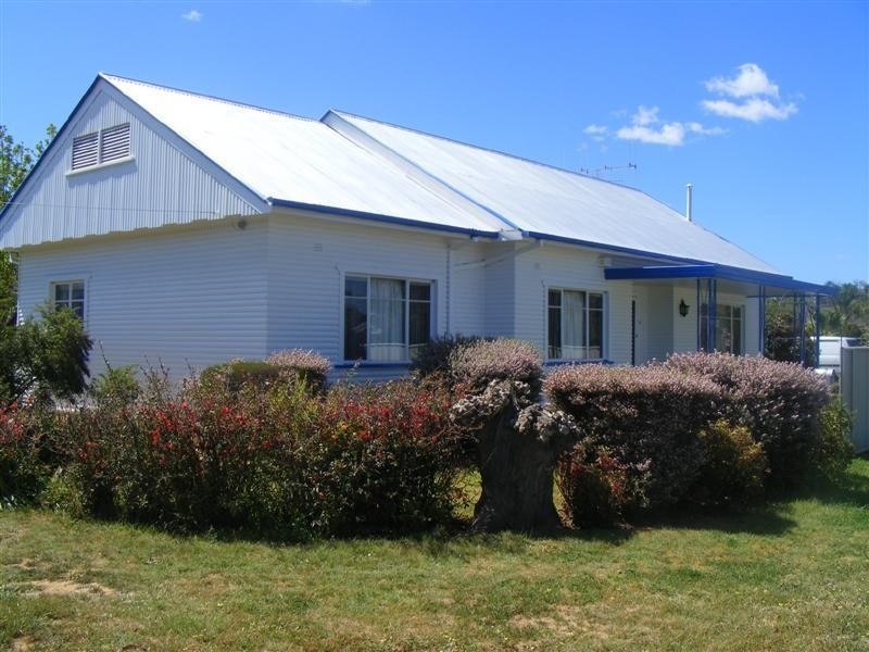 2 Belmore Street, Cowra NSW 2794