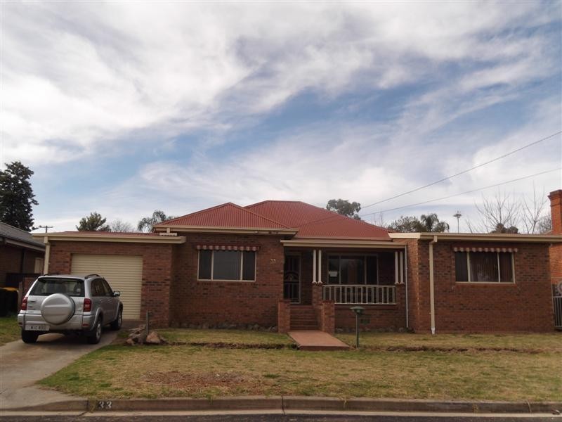 33 Nelson Street, Cowra NSW 2794