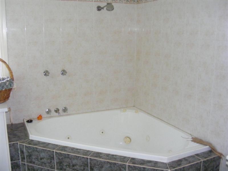 33 Nelson Street, Cowra NSW 2794