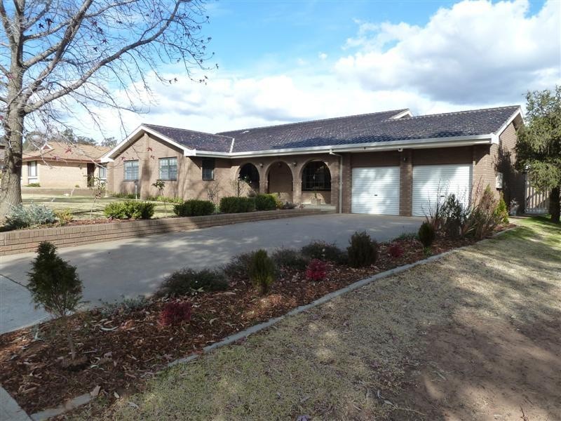 51 Evans Street, Cowra NSW 2794