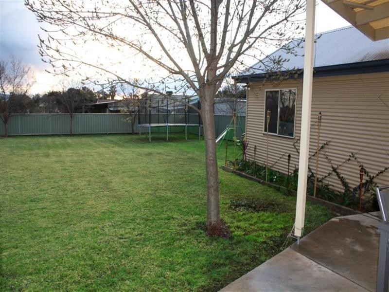 54 Kite Street, Cowra NSW 2794