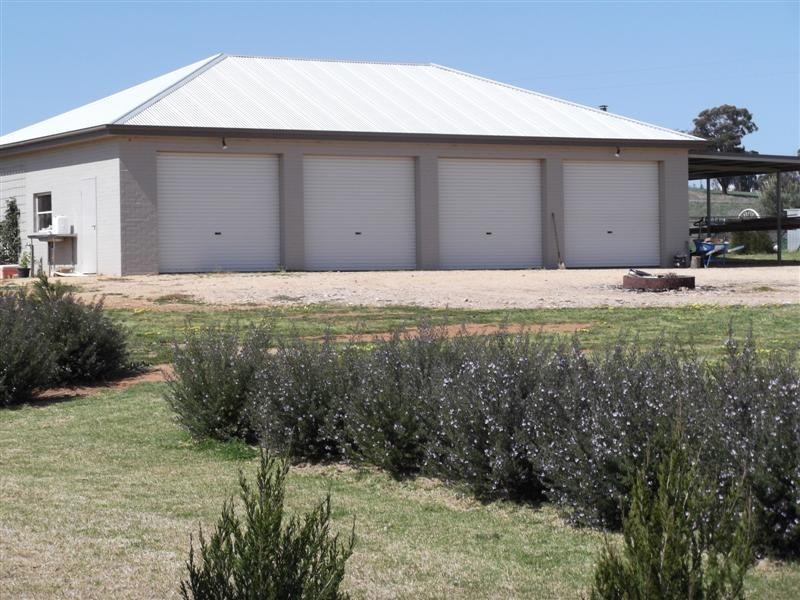 22 Kangaroo Flat Road, Cowra NSW 2794