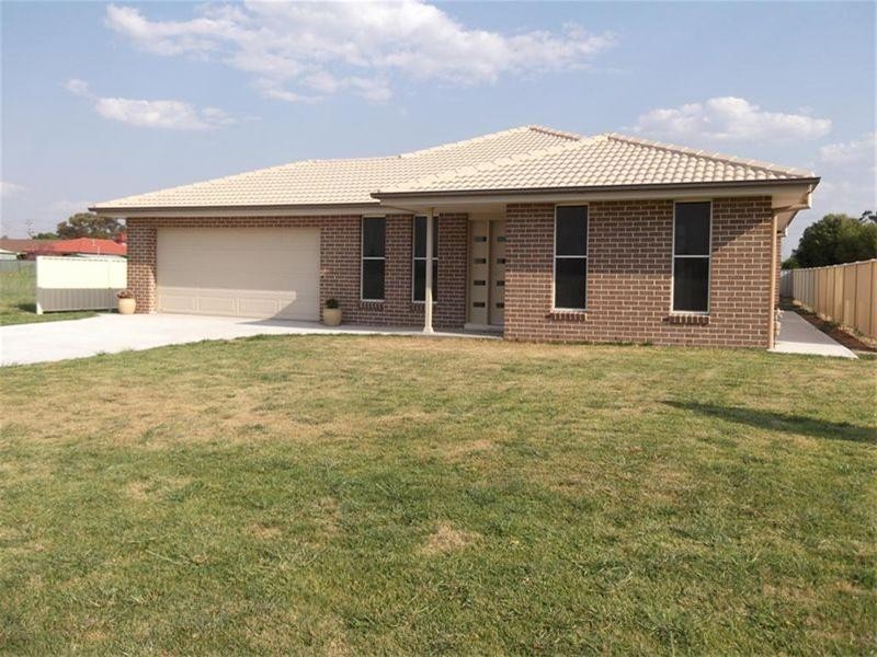 10 Mirage Drive, Cowra NSW 2794