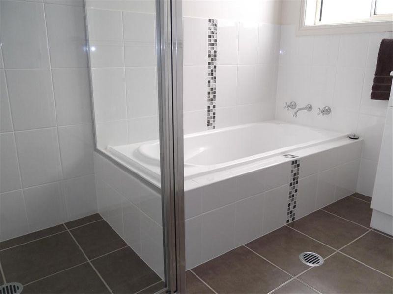 10 Mirage Drive, Cowra NSW 2794