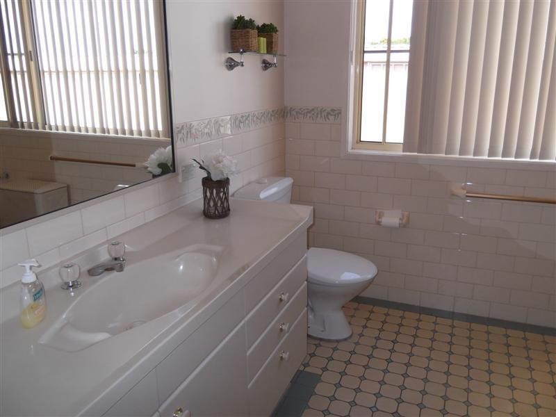 6 Casuarina Close, Cowra NSW 2794