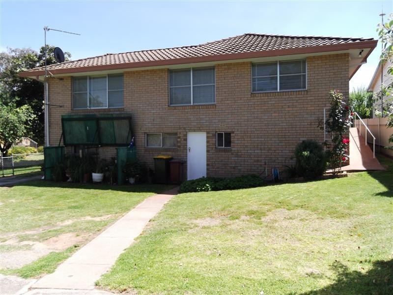 10 Chapman Street, Cowra NSW 2794
