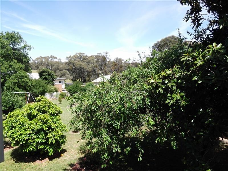 10 Chapman Street, Cowra NSW 2794