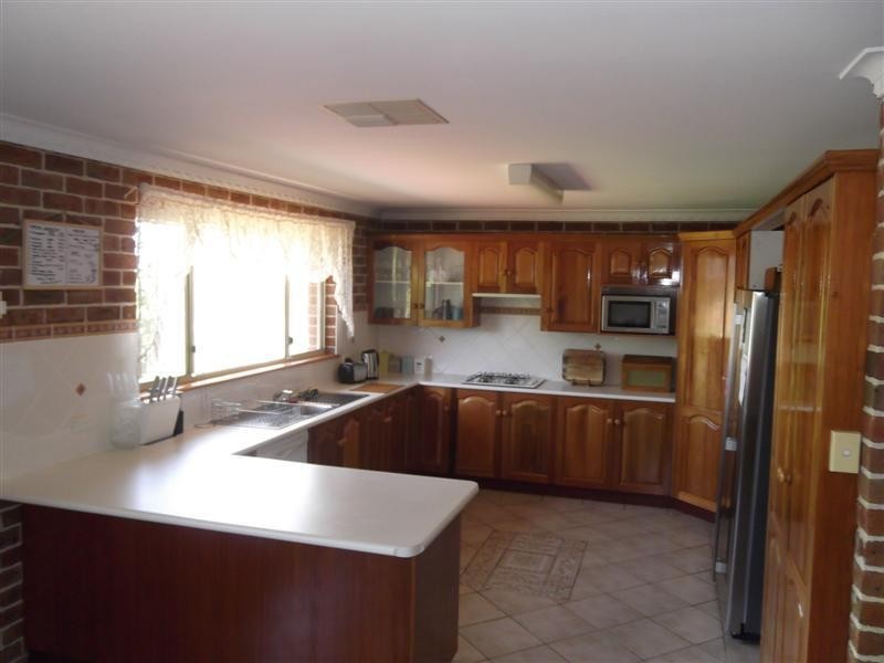 13 Grevillea Close, Cowra NSW 2794