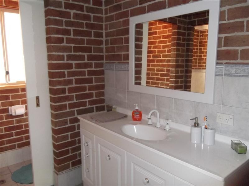 13 Grevillea Close, Cowra NSW 2794