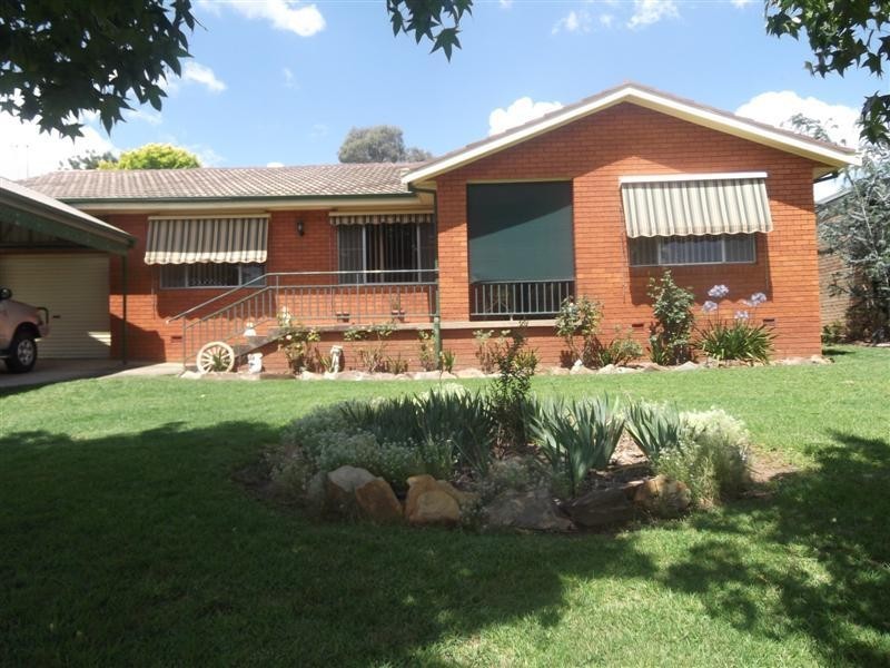 25 Kibbler Street, Cowra NSW 2794