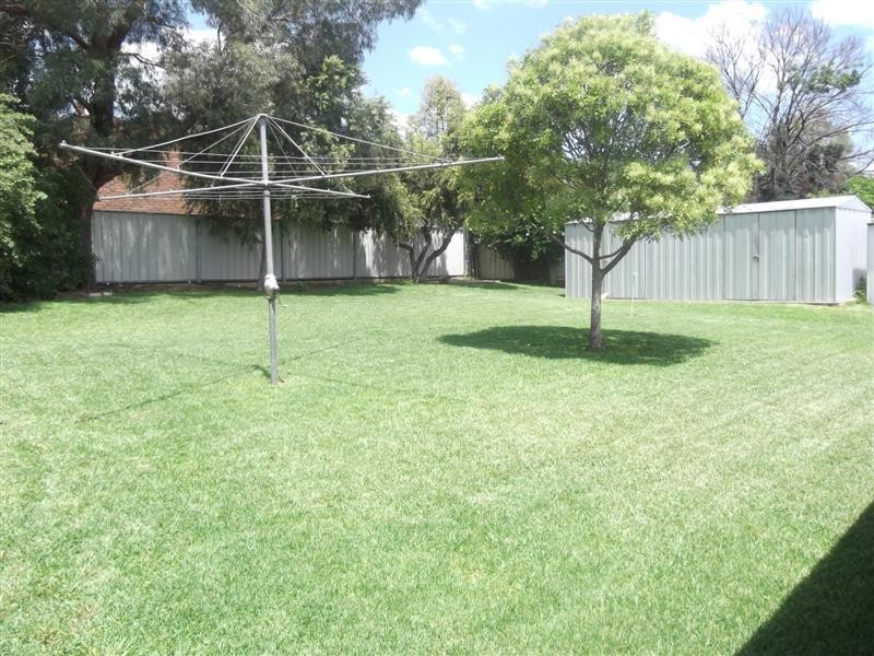 25 Kibbler Street, Cowra NSW 2794