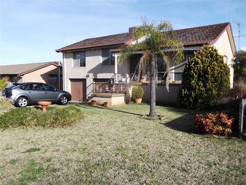 10 Duffey Avenue, Cowra NSW 2794