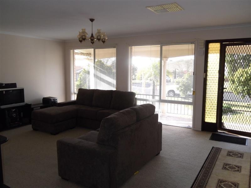 10 Duffey Avenue, Cowra NSW 2794