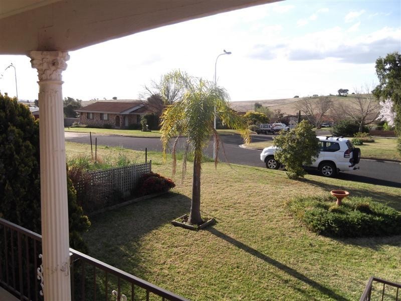 10 Duffey Avenue, Cowra NSW 2794