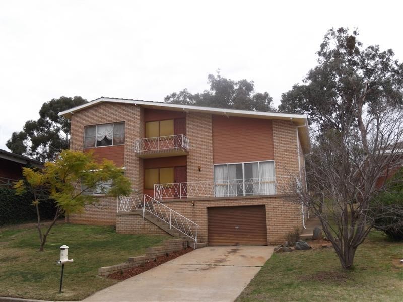 16 Kanangra Street, Cowra NSW 2794