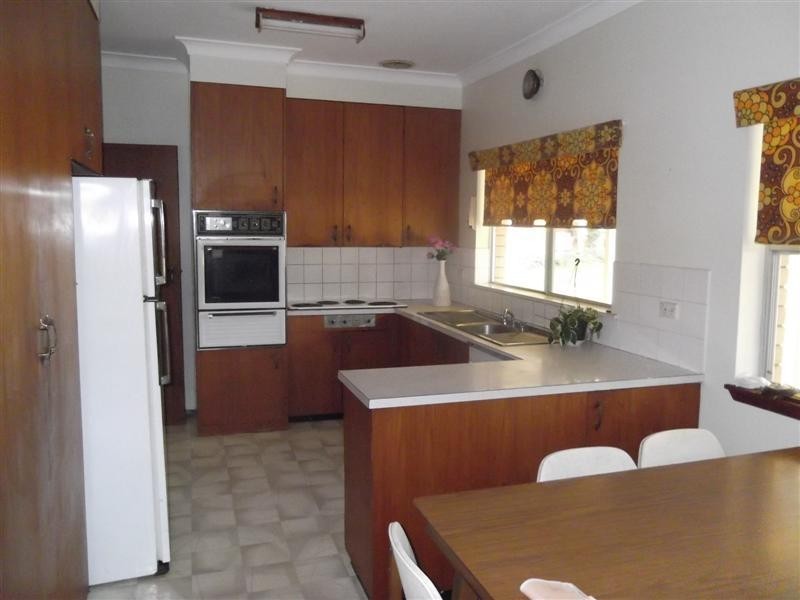 16 Kanangra Street, Cowra NSW 2794