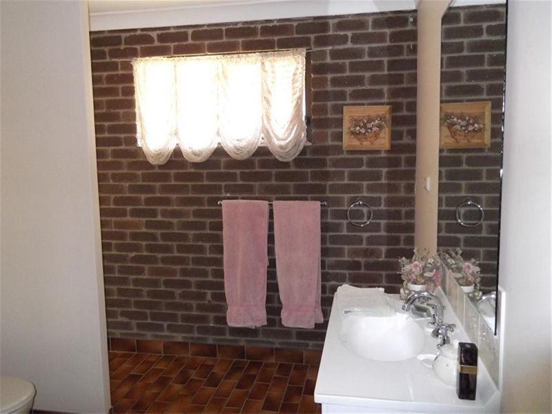 24 Hanna Street, Cowra NSW 2794