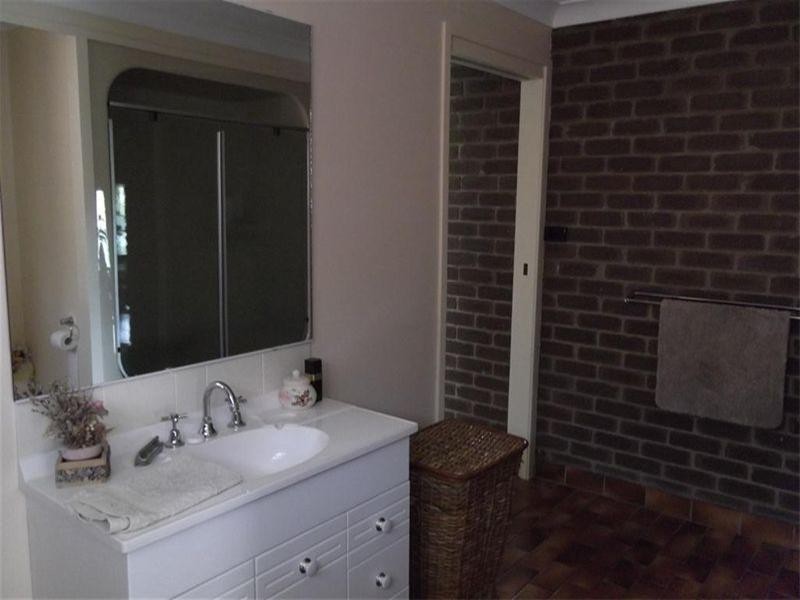 24 Hanna Street, Cowra NSW 2794