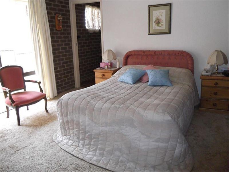 24 Hanna Street, Cowra NSW 2794