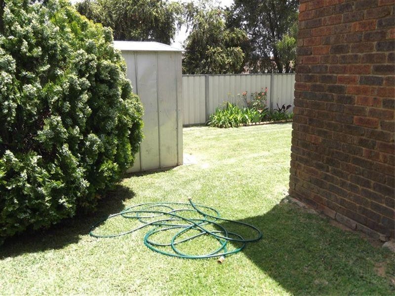 24 Hanna Street, Cowra NSW 2794