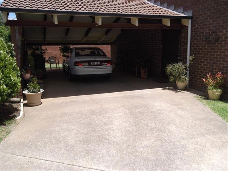 24 Hanna Street, Cowra NSW 2794