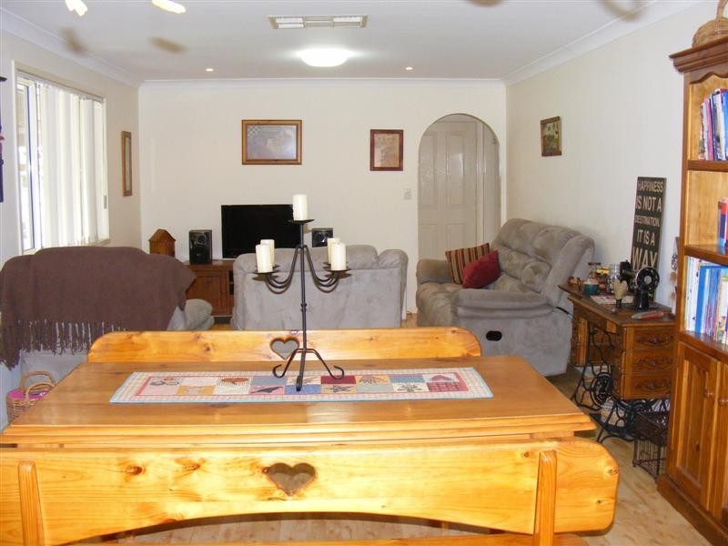 11 Nambucca Circuit, Cowra NSW 2794