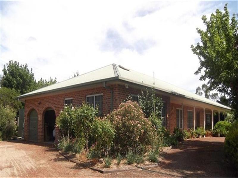 44 Dawson Drive, Cowra NSW 2794