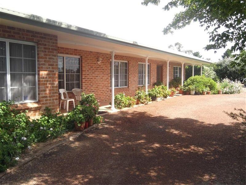 44 Dawson Drive, Cowra NSW 2794