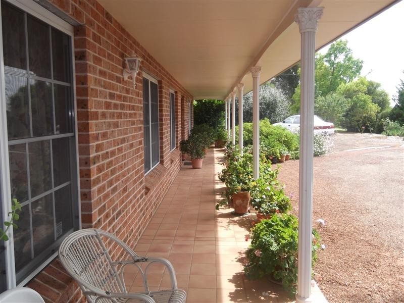 44 Dawson Drive, Cowra NSW 2794