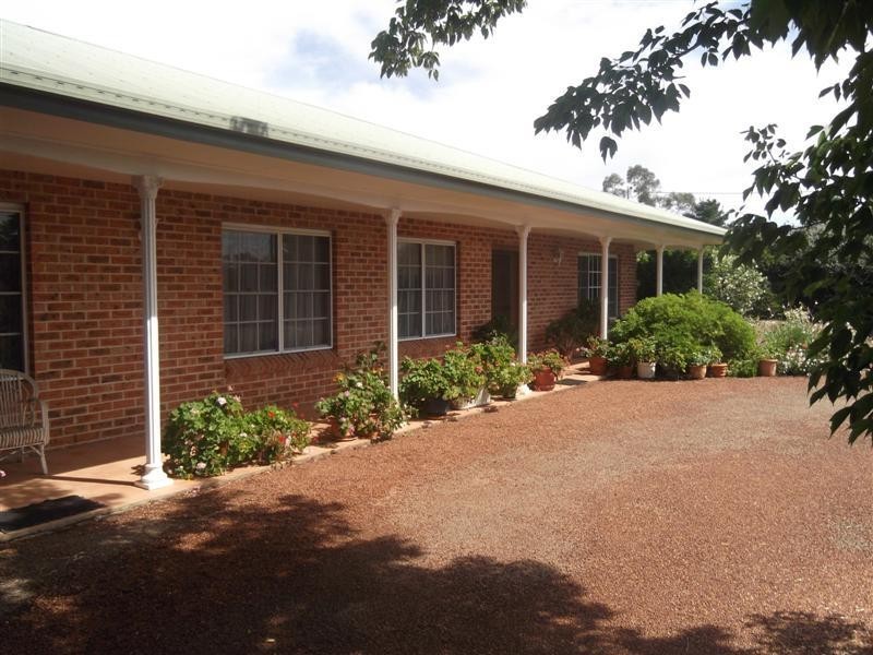 44 Dawson Drive, Cowra NSW 2794